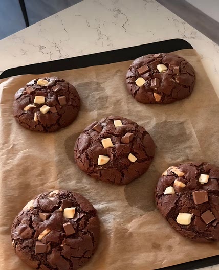 Brown sugar cocoa cookies