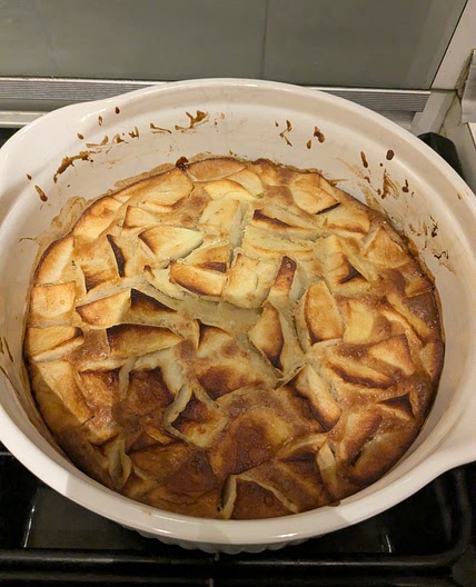 🍎 Simple Apple Cake (with 4 apples)