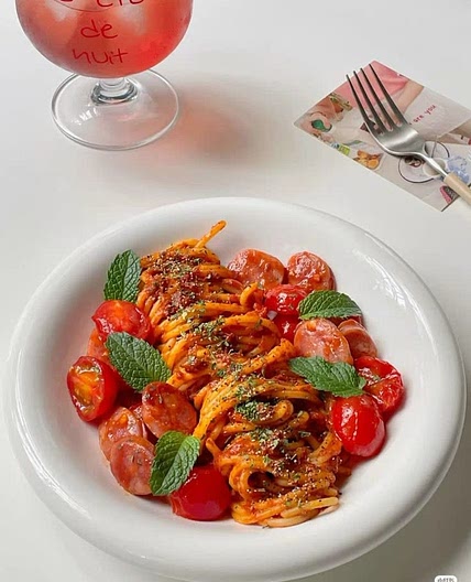 🍝 Macarão com tomate e linguiça