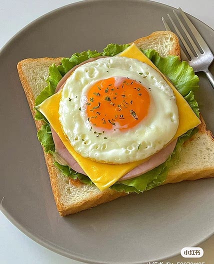 🥪 Sanduíche de ovo e salame