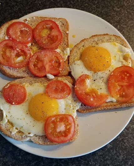 🍞 Pão com ovo e tomate