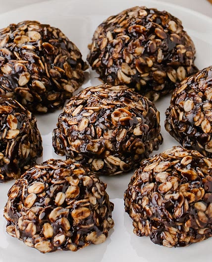 No-bake Chocolate Oatmeal Cookies (so very chewy!)