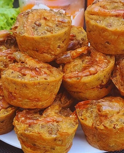 Banh Cống (Deep-Fried Savory Mung Bean Cake)