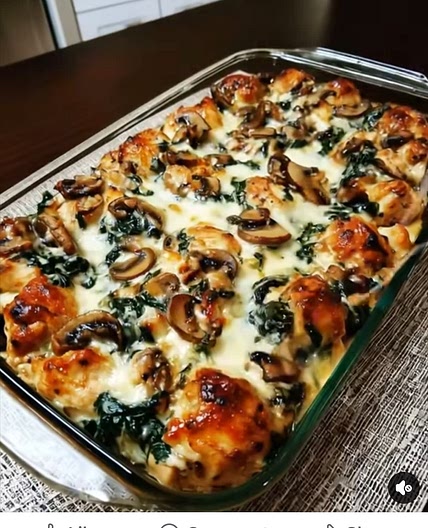 Chicken, spinach and mushroom low-carb oven dish