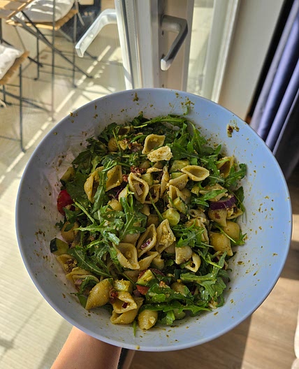 Pasta salade (pesto en spek)