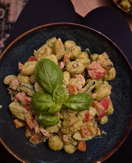 Gnocci basilicumsaus met spekjes