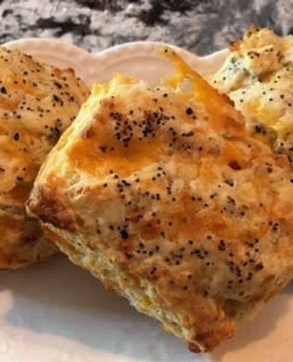 Aged Cheddar & Everything Bagel Biscuits