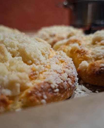 Protein yeast rolls