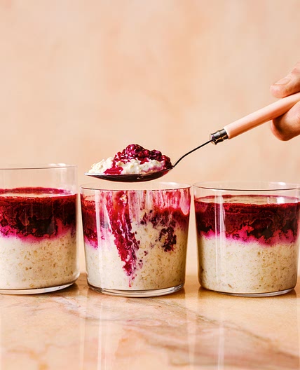 Berry cheesecake overnight oats