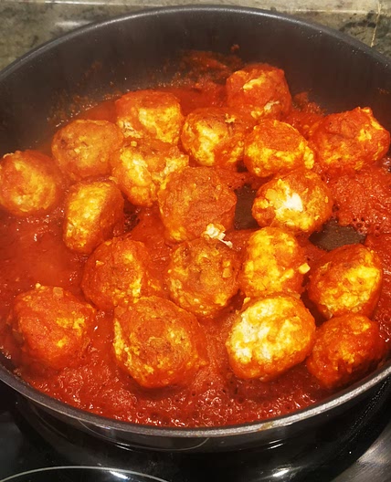 Тефтели из индейки в томатном соусе + паста цельнозерн.