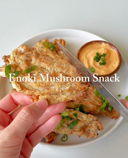 Crispy Enoki Mushrooms with Sriracha Mayo