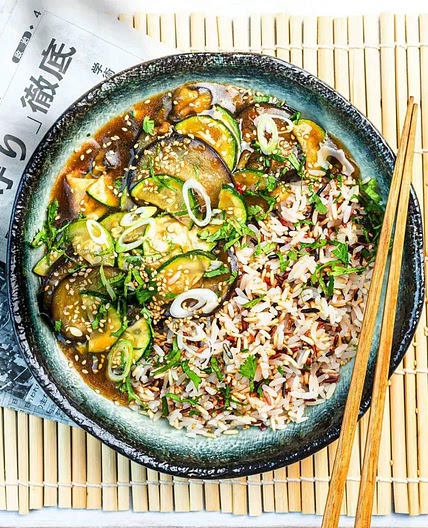 Sauté d'aubergine et courgette à l'ail, au piment et au gingembre