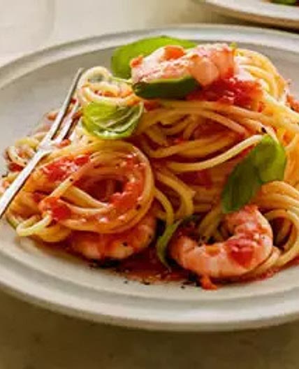 Speedy prawn, tomato & garlic spaghetti