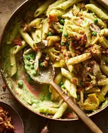 Cheesy leek, chicken & pea pasta with chicken crumbs
