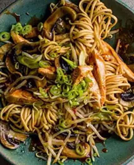 Chilli chicken & mushroom stir fry with noodles
