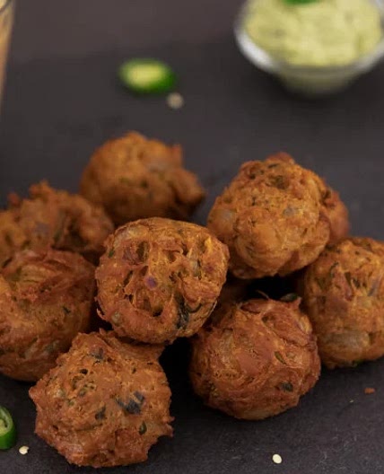 Onion Bonda (Vengaya Bonda)