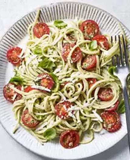 Pesto linguine with cherry tomatoes & halloumi