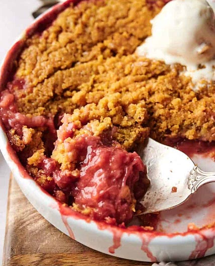 Rhubarb Strawberry Crisp (without oats)