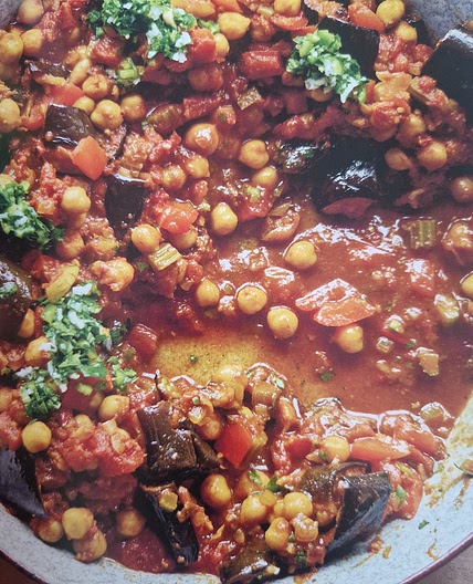 Aubergine & chickpeas with green lemon sauce