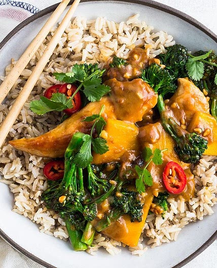 Healthier chicken satay stir-fry