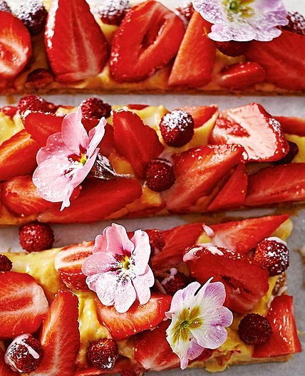 Jamie Oliver's strawberry slice