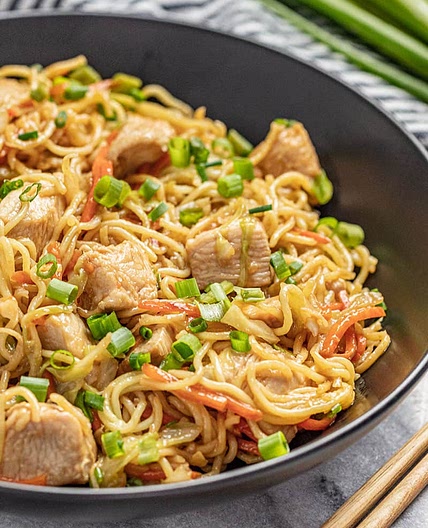 Easy 30 Minute Chicken Chow Mein
