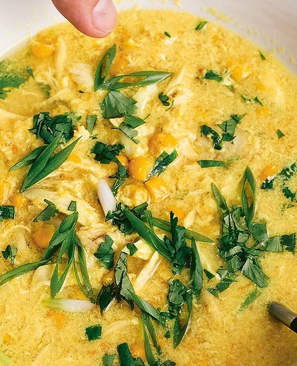 Chinese chicken and corn egg-drop soup
