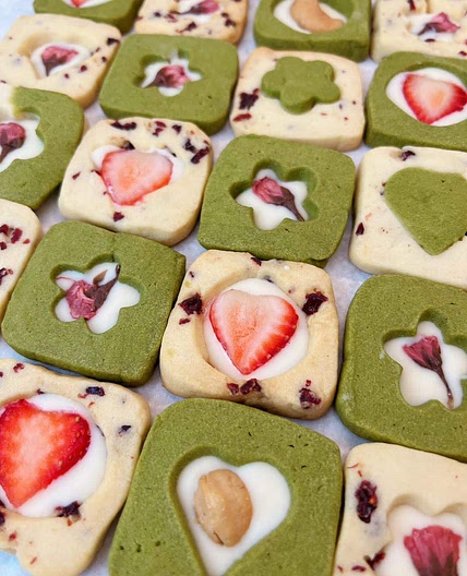 Cranberry and Matcha Cookies (with white chocolate filling)