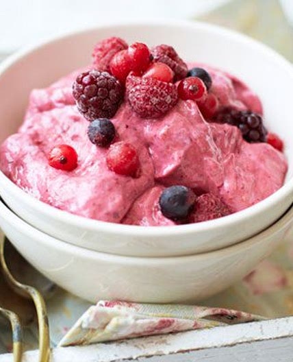 Instant frozen berry yogurt