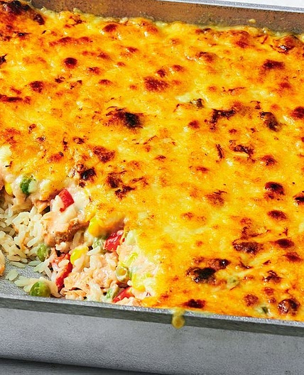 10-minute cheesy salmon rice bake recipe