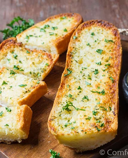 Steakhouse Style Garlic Bread