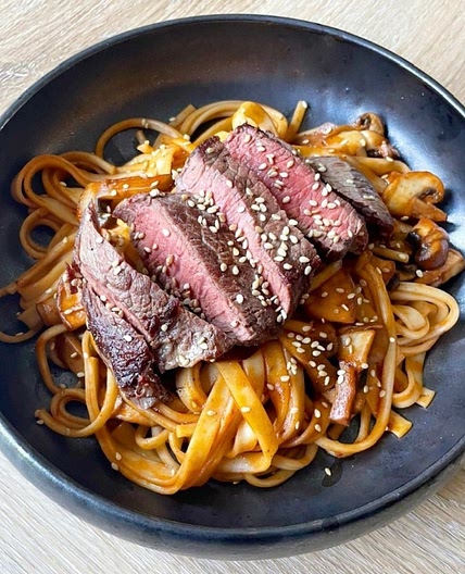 Spicy Udon Noodles with Mushrooms and Beef