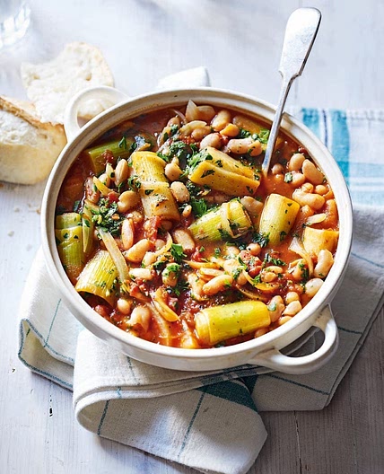 Spicy leek and white bean stew