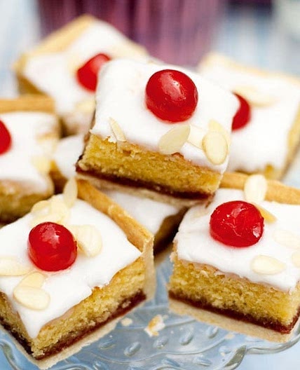 Iced bakewell tart traybake