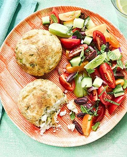 Feta cakes with Greek salad