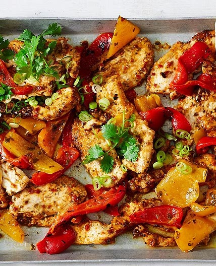 10-minute chicken fajita tray bake recipe