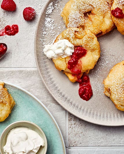 Selbst gemachte Apfel-Donuts mit Quark