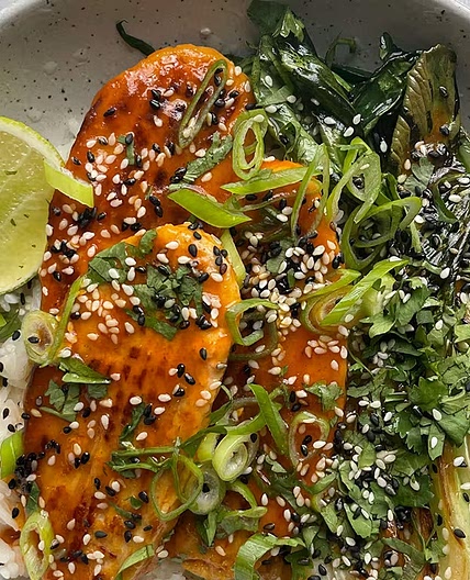 Sticky Sriracha Rice Bowl with Quorn