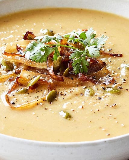 Red lentil soup with caramelised onion