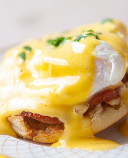 How to Make Eggs Benedict