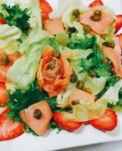 연어 딸기샐러드~쉽고 간단한 맛있는 연어요리입니다.