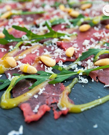 Carpaccio de ternera con vinagreta de mostaza y miel