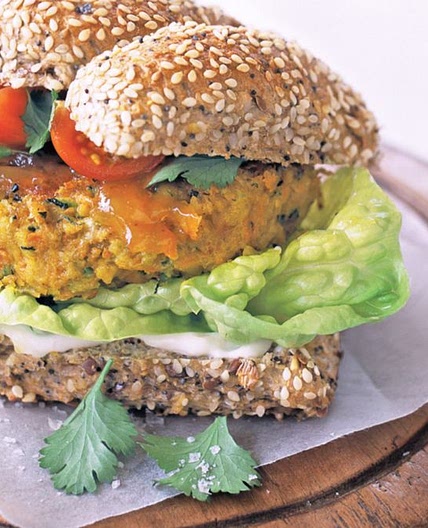 Curried vegetable burgers (vegetarian)