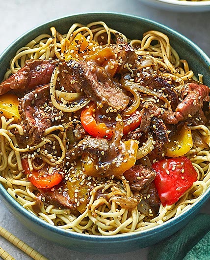 Pepper steak with noodles