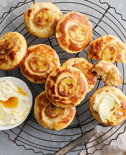 4-ingredient pie maker banana bread muffins recipe