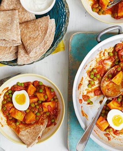 Potato, pea & egg curry rotis