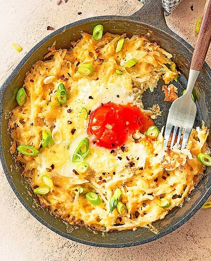 Cheesy skillet hash brown & eggs
