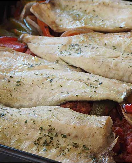 Lubina con verduras al horno