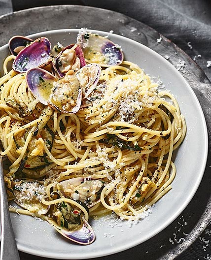 Zucchini, garlic and vongole spaghetti