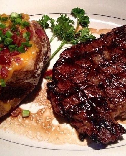 Houston’s Hawaiian Ribeye